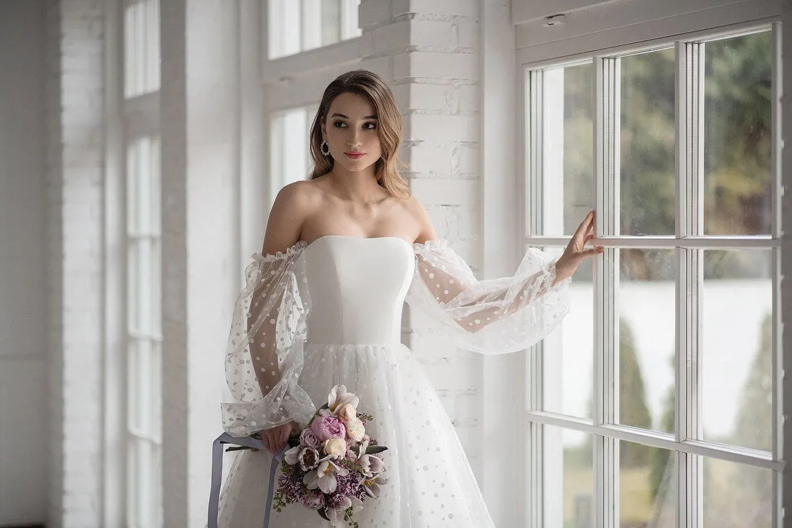 Short Polka Dot Wedding Dress with Bubble Sleeves