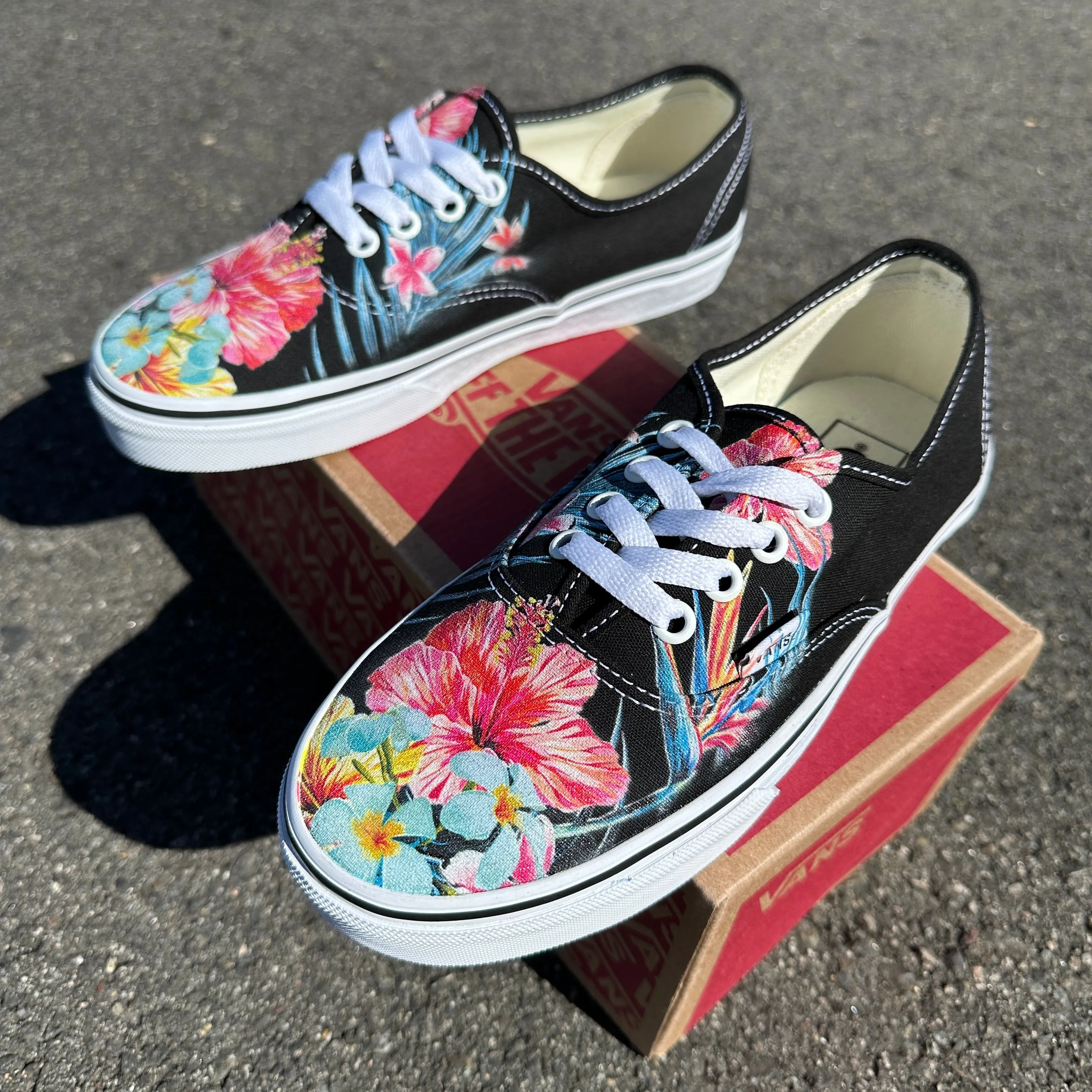 Tropical Floral Black/White Vans Authentic Lace Up Shoes