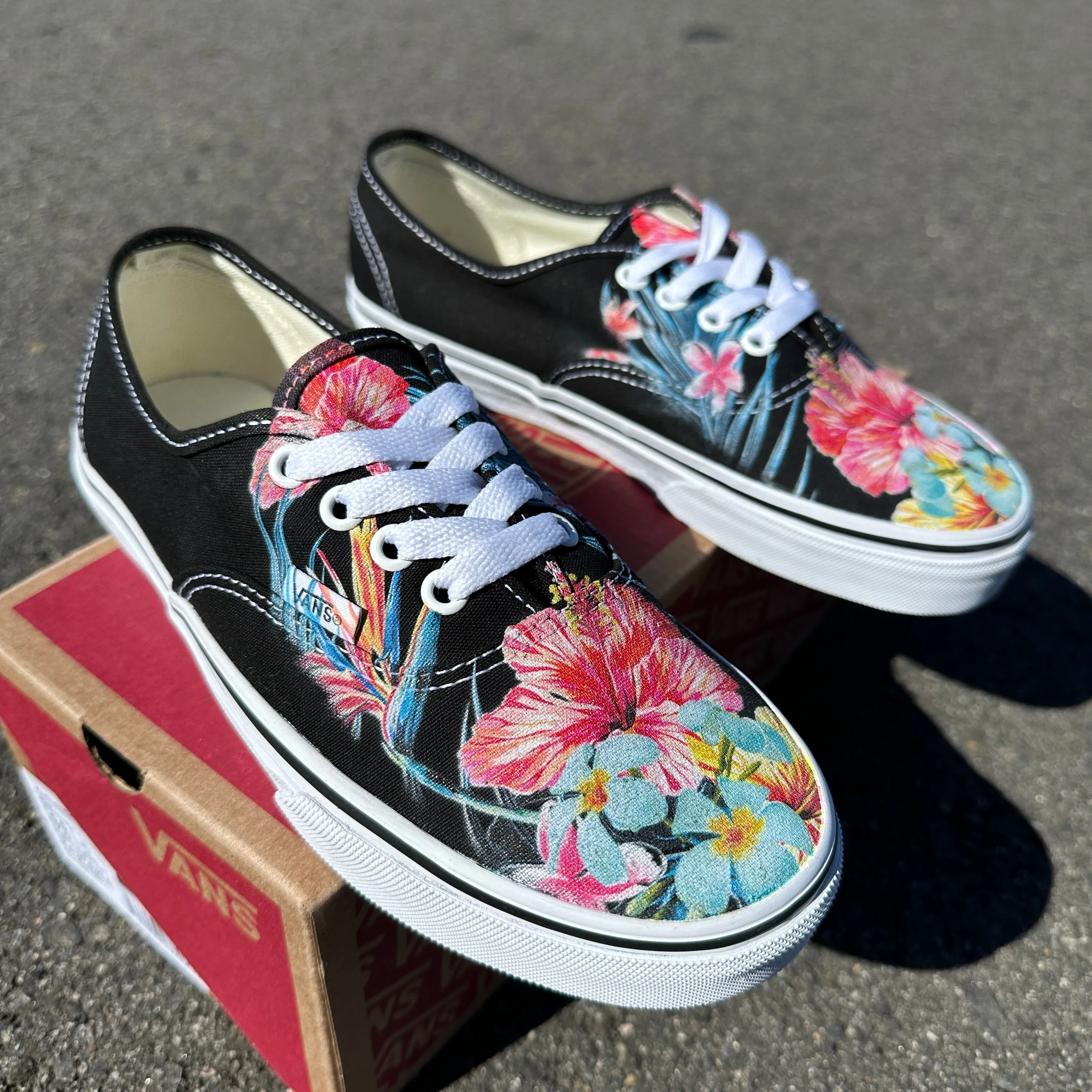 Tropical Floral Black/White Vans Authentic Lace Up Shoes